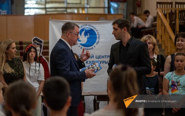 «Սովորում ենք ռուսերեն Գրիբոյեդովի հետ». այբբենարան-կոմիքսի շնորհանդեսը - Sputnik Արմենիա