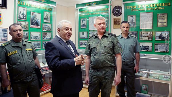 И.о. министра обороны Вагаршак Арутюнян в музее Пограничной службы России - Sputnik Армения