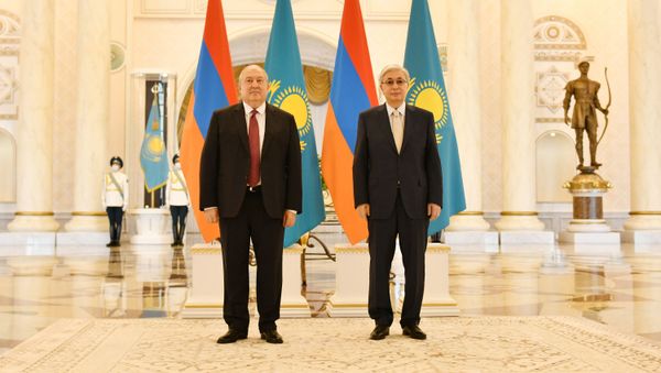 Встреча президентов Армении и Казахстана Армена Саркисяна и Касым-Жомарта Токаева (3 июня 2021). Нур-Султан - Sputnik Արմենիա