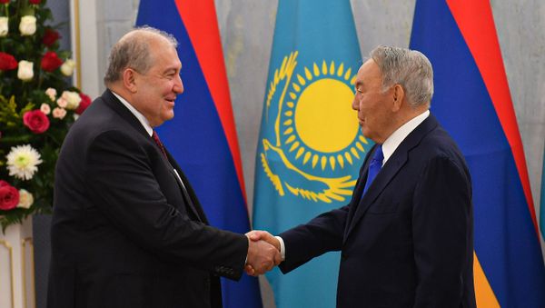 Президенты Армении и Казахстана Армен Саркисян  и Нурсултан Назарбаев на встрече (3 июня 2021). Нур-Султан - Sputnik Армения