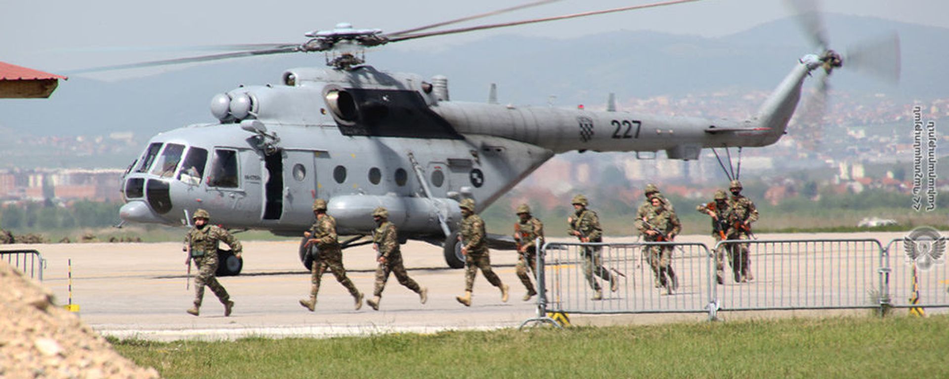 Военнослужащие армянского контингента, выполняющие миротворческую миссию в Косово, провели учения на территории вверенного им военного аэродрома Военнослужащие армянского контингента, выполняющие миротворческую миссию в Косово, провели учения на территории вверенного им военного аэродрома - Sputnik Армения, 1920, 30.06.2021