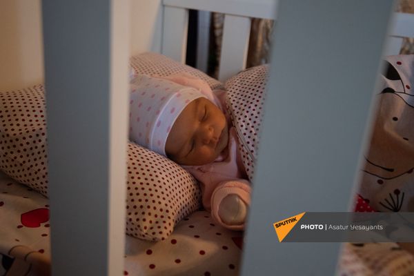 Дочь погибшего добровольца Ованеса Маркосяна Мила Дочь погибшего добровольца Ованеса Маркосяна Мила - Sputnik Армения