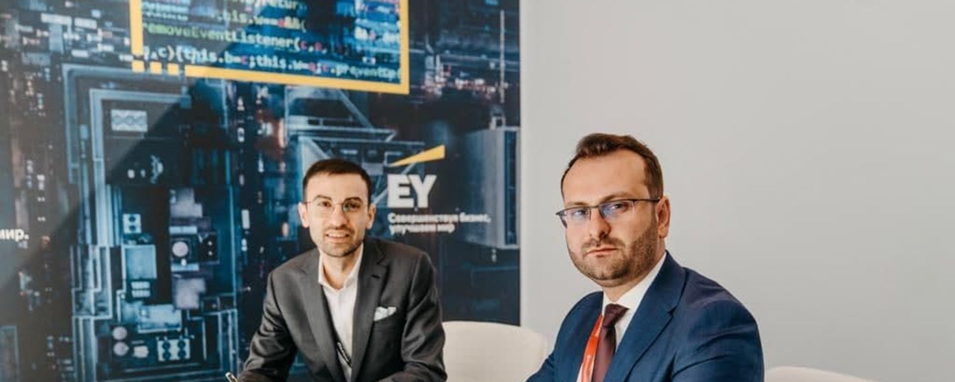 Управляющий партнер ООО «OMNIC» Артур Григорянц и генеральный директор Hayk Post Айк Карапетян - Sputnik Արմենիա, 1920, 05.06.2021