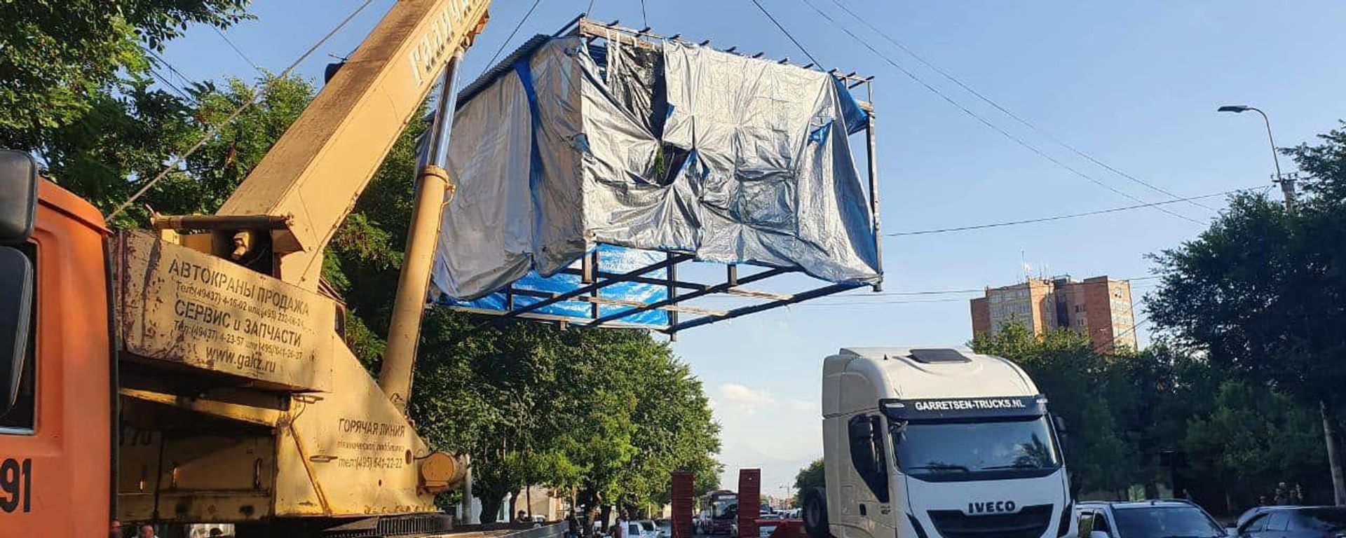 В административном районе Ачапняк демонтировали незаконно установленный павильон (6 июня 2021). Еревaн - Sputnik Արմենիա, 1920, 06.06.2021