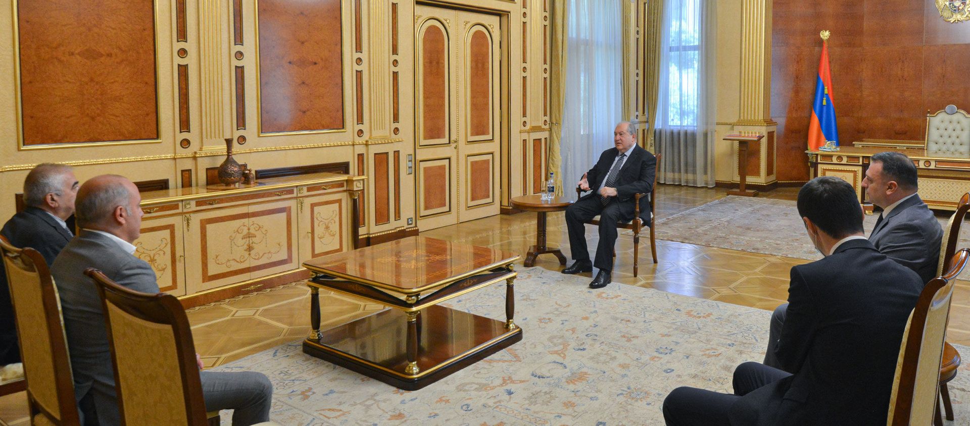 Президент Армен Саркисян принял делегацию общественной организации «Союз офицеров запаса СНБ» (7 июня 2021). Еревaн - Sputnik Արմենիա, 1920, 07.06.2021