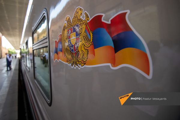 Новые пассажирские вагоны российского производства, прибывшие в Еревaн - Sputnik Армения