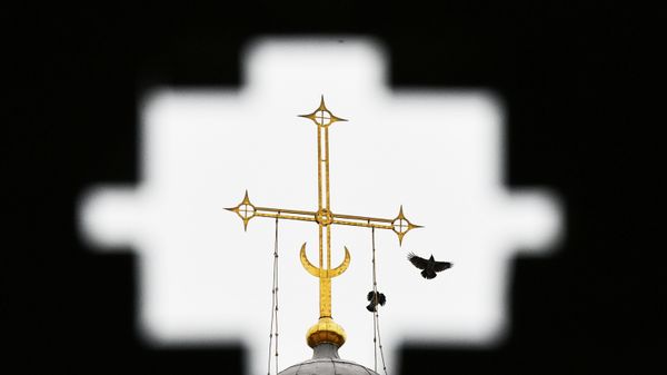 Крест на шатре церкви Вознесения Господня - Sputnik Армения
