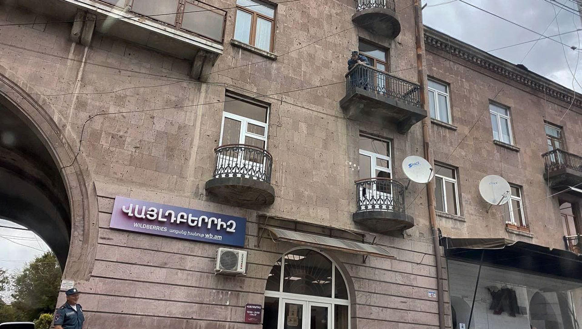 Усиленные меры безопасности перед приездом и.о. премьер-министра на предвыборную агиткампанию по населенным пунктам Ширакской области (9 июня 2021). Гюмри Усиленные меры безопасности перед приездом и.о. премьер-министра на предвыборную агиткампанию по населенным пунктам Ширакской области (9 июня 2021). Гюмри - Sputnik Արմենիա, 1920, 09.06.2021