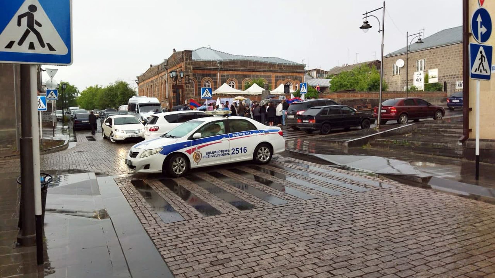 Усиленные меры безопасности перед приездом и.о. премьер-министра на предвыборную агиткампанию по населенным пунктам Ширакской области (9 июня 2021). Гюмри Усиленные меры безопасности перед приездом и.о. премьер-министра на предвыборную агиткампанию по населенным пунктам Ширакской области (9 июня 2021). Гюмри - Sputnik Արմենիա, 1920, 16.06.2021