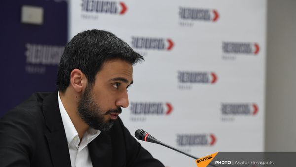 Арам Вардеванян во время брифинга блока Айастан (9 июня 2021). Еревaн - Sputnik Армения
