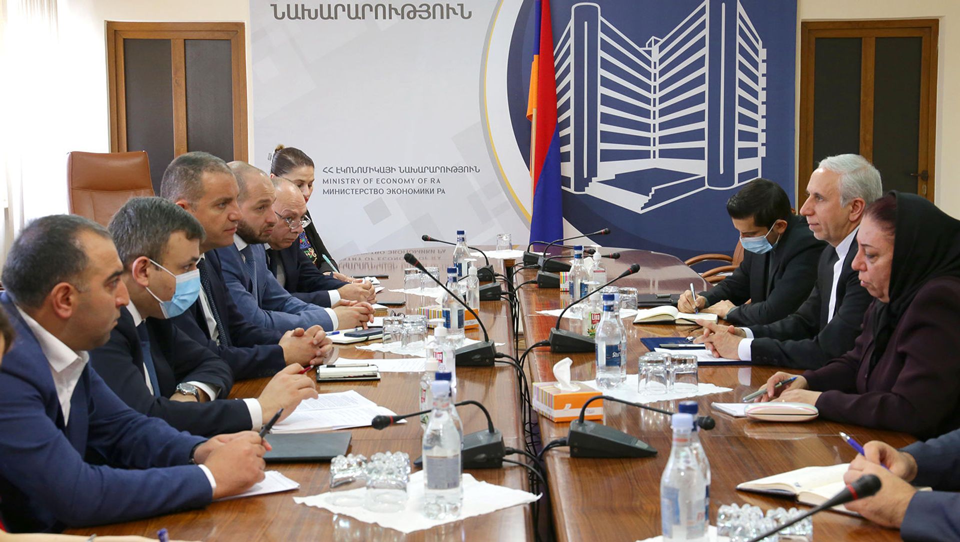 И. о. министра экономики Армении Ваан Керобян принял Чрезвычайного и полномочного посла Ирана в Армении Аббаса Бадахшана Зогури (9 июня 2021). Еревaн И. о. министра экономики Армении Ваан Керобян принял Чрезвычайного и полномочного посла Ирана в Армении Аббаса Бадахшана Зогури (9 июня 2021). Еревaн - Sputnik Արմենիա, 1920, 10.06.2021