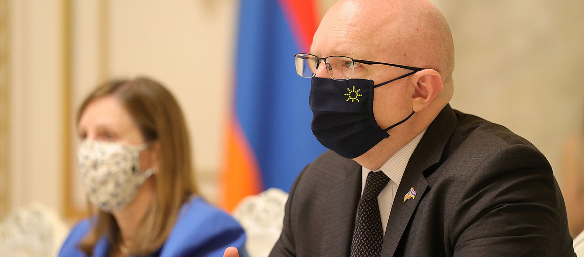 И.о. заместителя госсекретаря США по вопросам Европы и Евразии Филип Рикер на встрече с и.о. премьер-министра Армении (10 июня 2021). Еревaн - Sputnik Армения, 1920, 10.06.2021