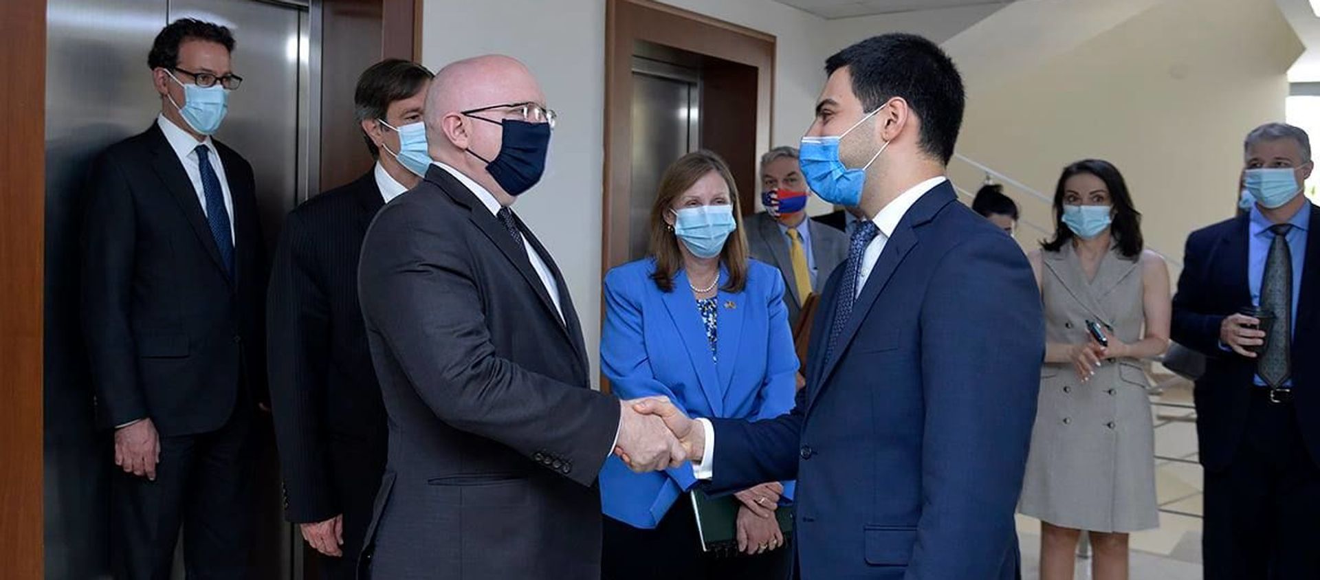 И.о. министра юстиции Рустам Бадасян принял делегацию во главе с заместителем помощника госсекретаря США по делам Европы и Евразии Филиппом Рикером (10 июня 2021). Еревaн И.о. министра юстиции Рустам Бадасян принял делегацию во главе с заместителем помощника госсекретаря США по делам Европы и Евразии Филиппом Рикером (10 июня 2021). Еревaн - Sputnik Արմենիա, 1920, 10.06.2021