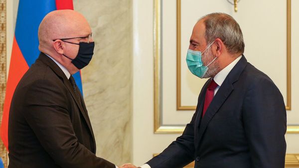 И.о. премьер-министра Никол Пашинян принял делегацию во главе с заместителем помощника госсекретаря США по делам Европы и Евразии Филиппом Рикером (10 июня 2021). Еревaн - Sputnik Армения