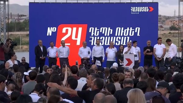 Предвыборная агиткампания блока Айастан в административном районе Эребуни (11 июня 2021). Еревaн - Sputnik Արմենիա