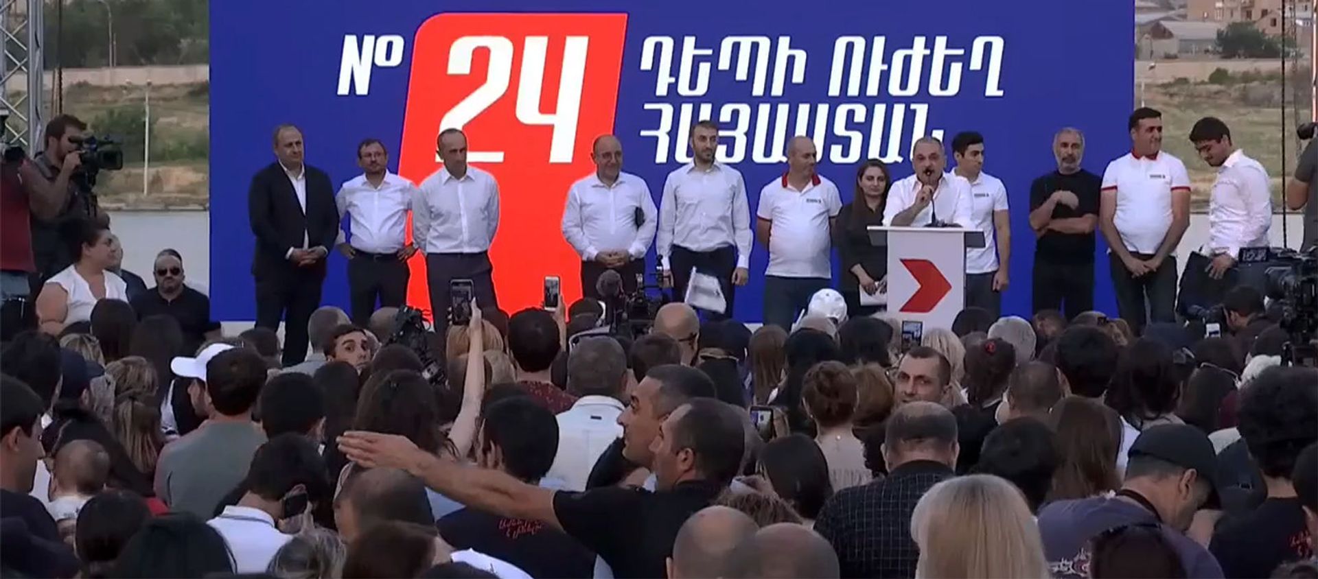 Предвыборная агиткампания блока Айастан в административном районе Эребуни (11 июня 2021). Еревaн - Sputnik Արմենիա, 1920, 11.06.2021