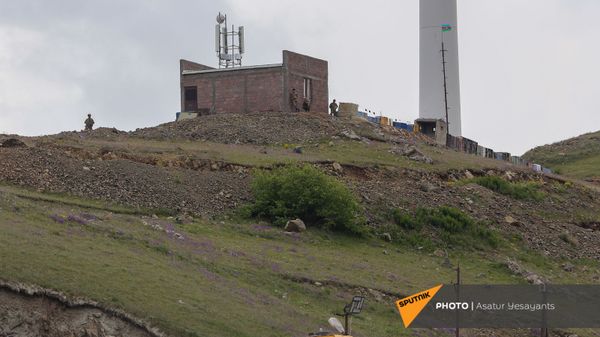 Азербайджанский пост у Сотка - Sputnik Армения