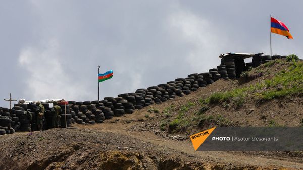 Армянский и азербайджанский посты у Сотка - Sputnik Армения