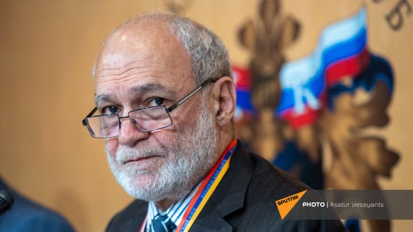 Андраник Мигранян на четвертом заседании армяно-российского Лазаревского клуба (14 июня 2021). Еревaн - Sputnik Армения