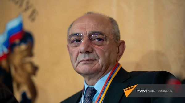 Бако Саакян на четвертом заседании армяно-российского Лазаревского клуба (14 июня 2021). Еревaн - Sputnik Армения