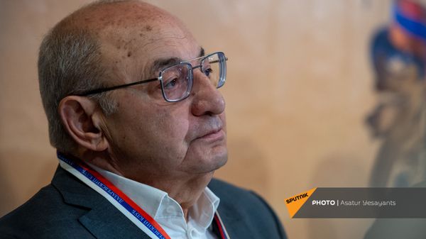 Вазген Манукян на четвертом заседании армяно-российского Лазаревского клуба (14 июня 2021). Еревaн - Sputnik Армения
