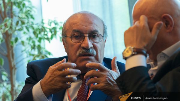 Бывший спикер НС Хосров Арутюнян на четвертом заседании армяно-российского Лазаревского клуба (14 июня 2021). Еревaн - Sputnik Армения