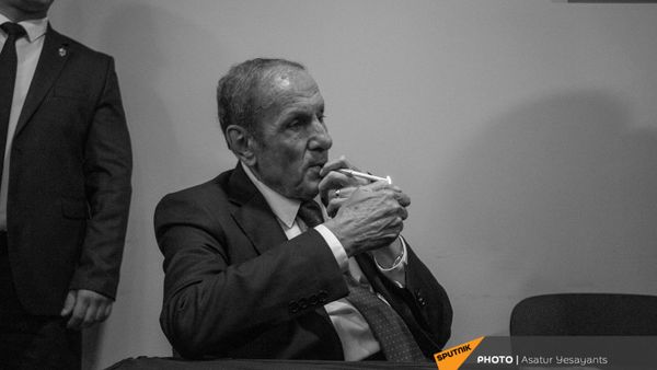Пресс-конференция лидера Армянского национального Конгресса Левона Тер-Петросяна (10 июня 2021). Еревaн Пресс-конференция лидера Армянского национального Конгресса Левона Тер-Петросяна (10 июня 2021). Еревaн - Sputnik Армения