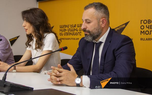 Лидер партии Единая Родина Мгер Тертерян на пресс-конференции (15 июня 2021). Еревaн - Sputnik Армения