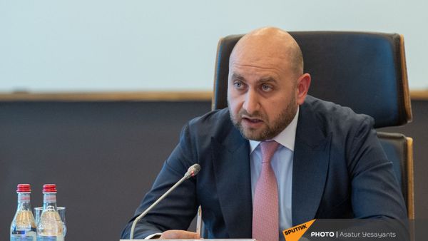 Председатель Центрального Банка Армении Мартин Галстян во время пресс-конференции (15 июня 2021). Еревaн - Sputnik Армения