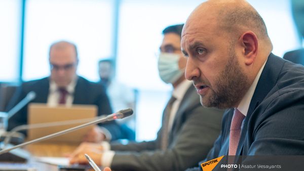 Председатель Центрального Банка Армении Мартин Галстян во время пресс-конференции (15 июня 2021). Еревaн - Sputnik Армения