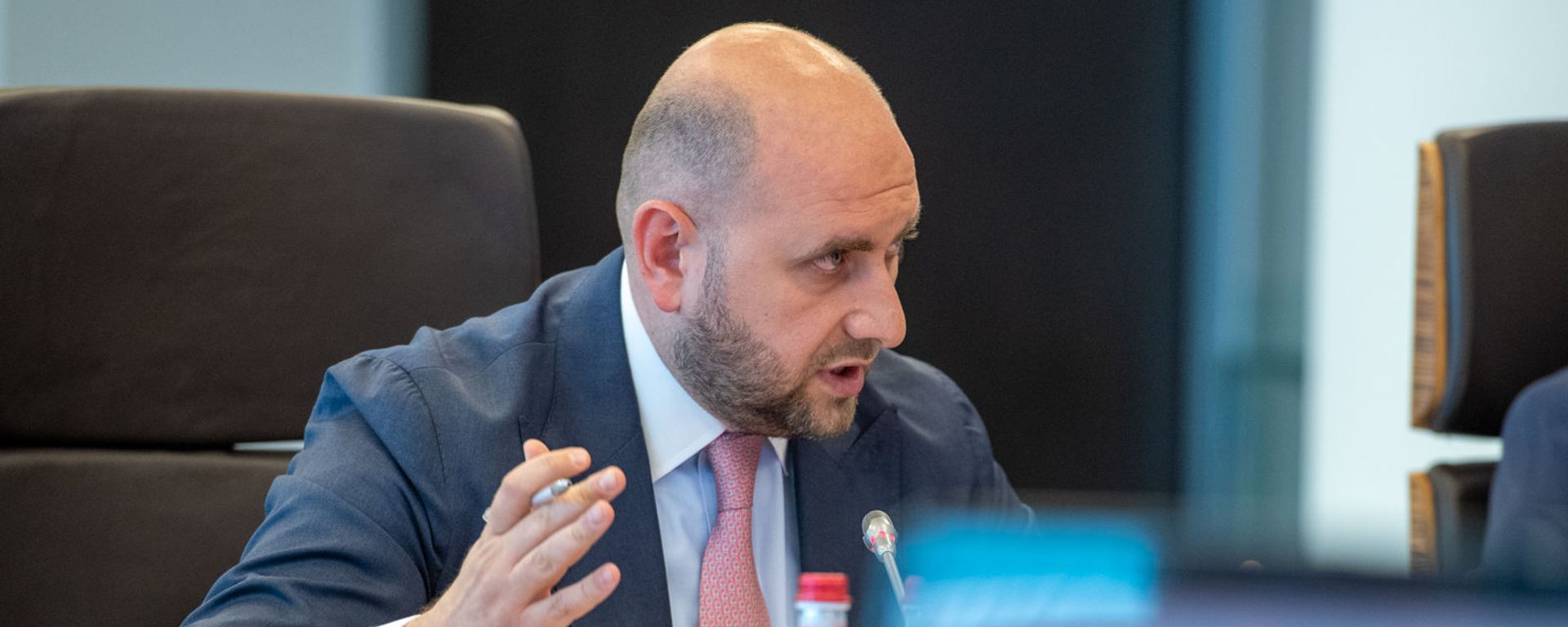 Председатель Центрального Банка Армении Мартин Галстян во время пресс-конференции (15 июня 2021). Еревaн - Sputnik Армения, 1920, 14.07.2022