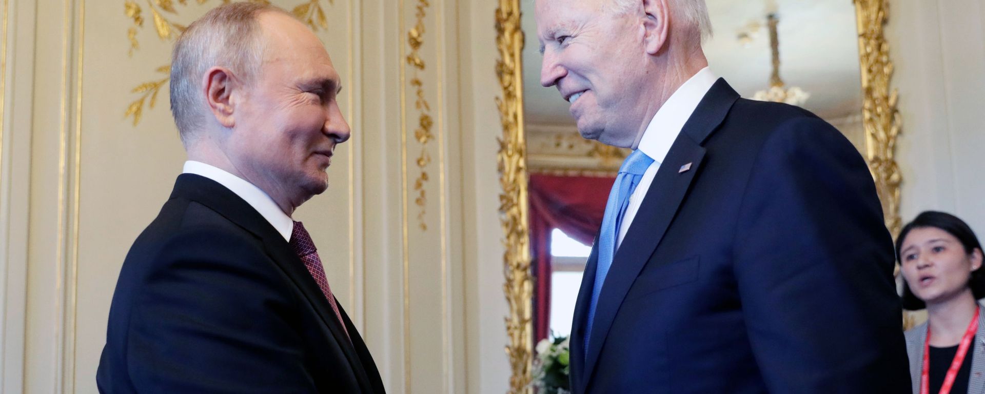 Президенты России и США Владимир Путин и Джо Байден во время встречи на вилле Ла Гранж (16 июня 2021). Женева - Sputnik Армения, 1920, 15.12.2021