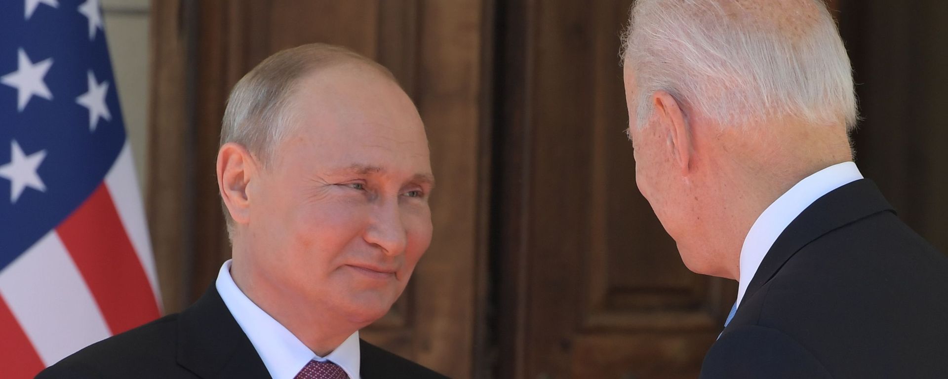 Президенты России и США Владимир Путин и Джо Байден входят в Виллу Ла Гранж во время их встречи (16 июня 2021). Женева Президенты России и США Владимир Путин и Джо Байден входят в Виллу Ла Гранж во время их встречи (16 июня 2021). Женева - Sputnik Армения, 1920, 12.07.2021