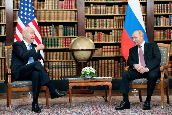 Президент России и США Владимир Путин и Джо Байден во время встречи на вилле Ла Гранж (16 июня 2021). Женева - Sputnik Армения