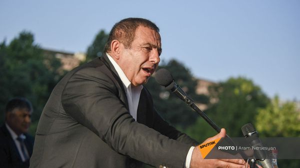 Лидер партии Процветающая Армения Гагик Царукян на предвыборном агитационном митинге на площади Свободы (17 июня 2021). Еревaн - Sputnik Армения