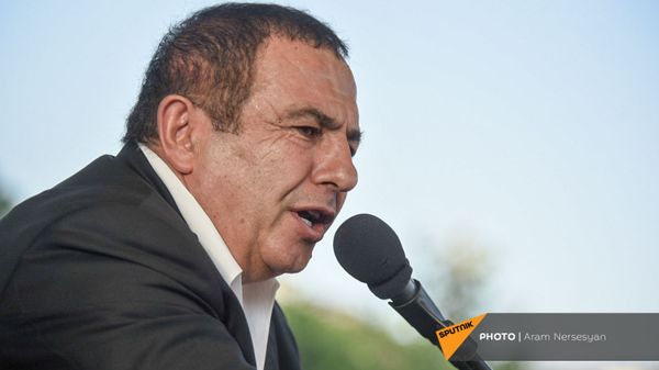Лидер партии Процветающая Армения Гагик Царукян на предвыборном агитационном митинге на площади Свободы (17 июня 2021). Еревaн - Sputnik Армения