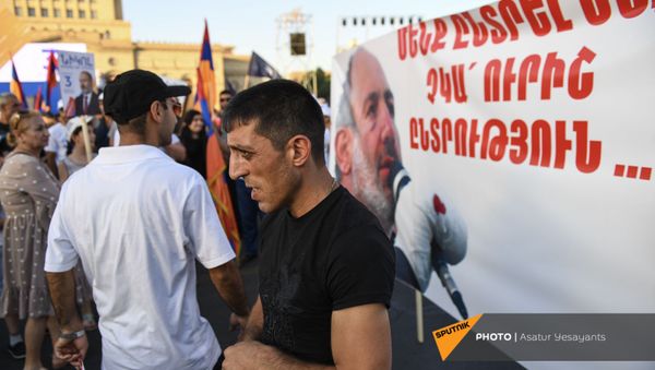 Предвыборный агитационный митинг партии Гражданский договор на площади Республики (17 июня 2021). Еревaн - Sputnik Армения