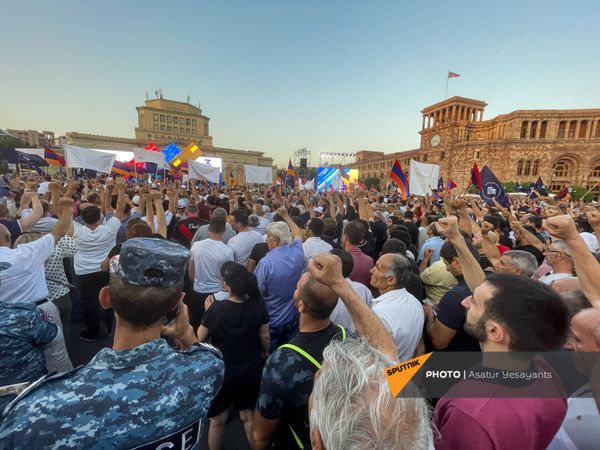 Предвыборный агитационный митинг партии Гражданский договор на площади Республики (17 июня 2021). Еревaн Предвыборный агитационный митинг партии Гражданский договор на площади Республики (17 июня 2021). Еревaн - Sputnik Армения