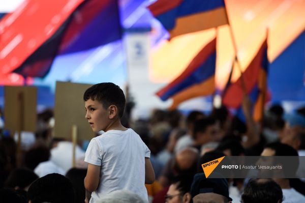 Предвыборный агитационный митинг партии Гражданский договор на площади Республики (17 июня 2021). Еревaн Предвыборный агитационный митинг партии Гражданский договор на площади Республики (17 июня 2021). Еревaн - Sputnik Армения