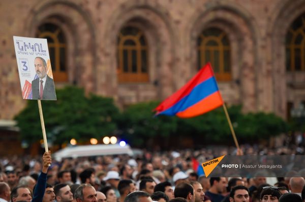 Предвыборный агитационный митинг партии Гражданский договор на площади Республики (17 июня 2021). Еревaн Предвыборный агитационный митинг партии Гражданский договор на площади Республики (17 июня 2021). Еревaн - Sputnik Армения
