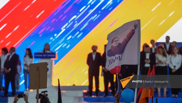 Предвыборный агитационный митинг партии Гражданский договор на площади Республики (17 июня 2021). Еревaн - Sputnik Армения