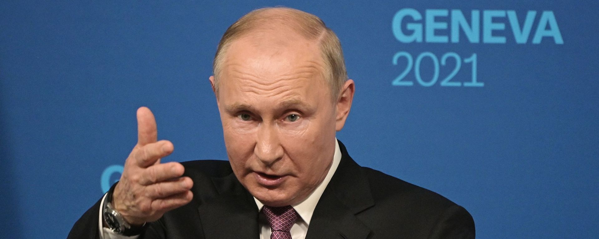 Президент РФ Владимир Путин на пресс-конференции по итогам переговоров с президентом США Джо Байденом в Женеве - Sputnik Армения, 1920, 18.06.2021