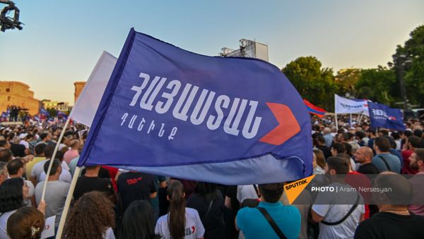 Предвыборный агитационный митинг блока Айастан на площади Республики (18 июня 2021). Еревaн - Sputnik Армения