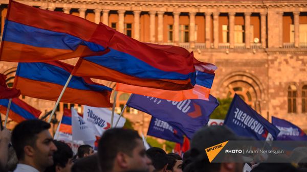 Предвыборный агитационный митинг блока Айастан на площади Республики (18 июня 2021). Еревaн - Sputnik Армения