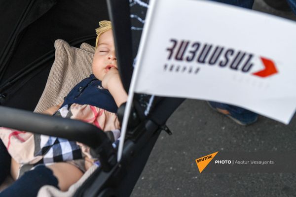 Предвыборный агитационный митинг блока Айастан на площади Республики (18 июня 2021). Еревaн - Sputnik Армения