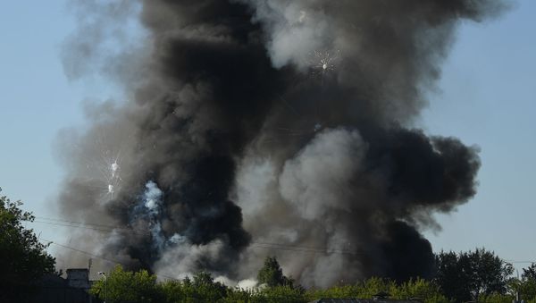 Склад пиротехники горит в Москве - Sputnik Армения
