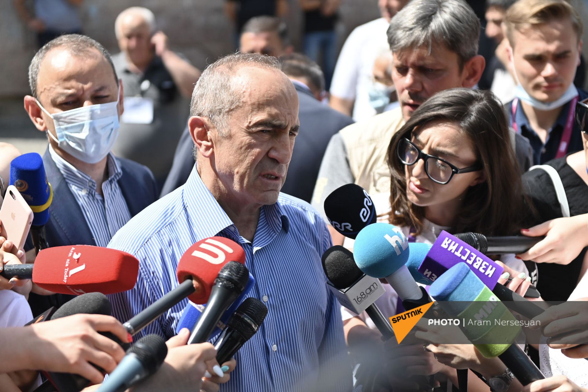 «Կասկածո՞ւմ եք»․ Ռոբերտ Քոչարյանը քվեարկեց ու գնահատեց իր շանսերը - Sputnik Արմենիա, 1920, 20.06.2021