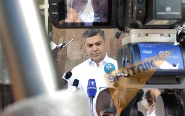 Лидер партии Отечество и член блока Честь имею Артур Ванецян во время внеочередных парламентских выборов в Армении (20 июня 2021). Еревaн - Sputnik Армения