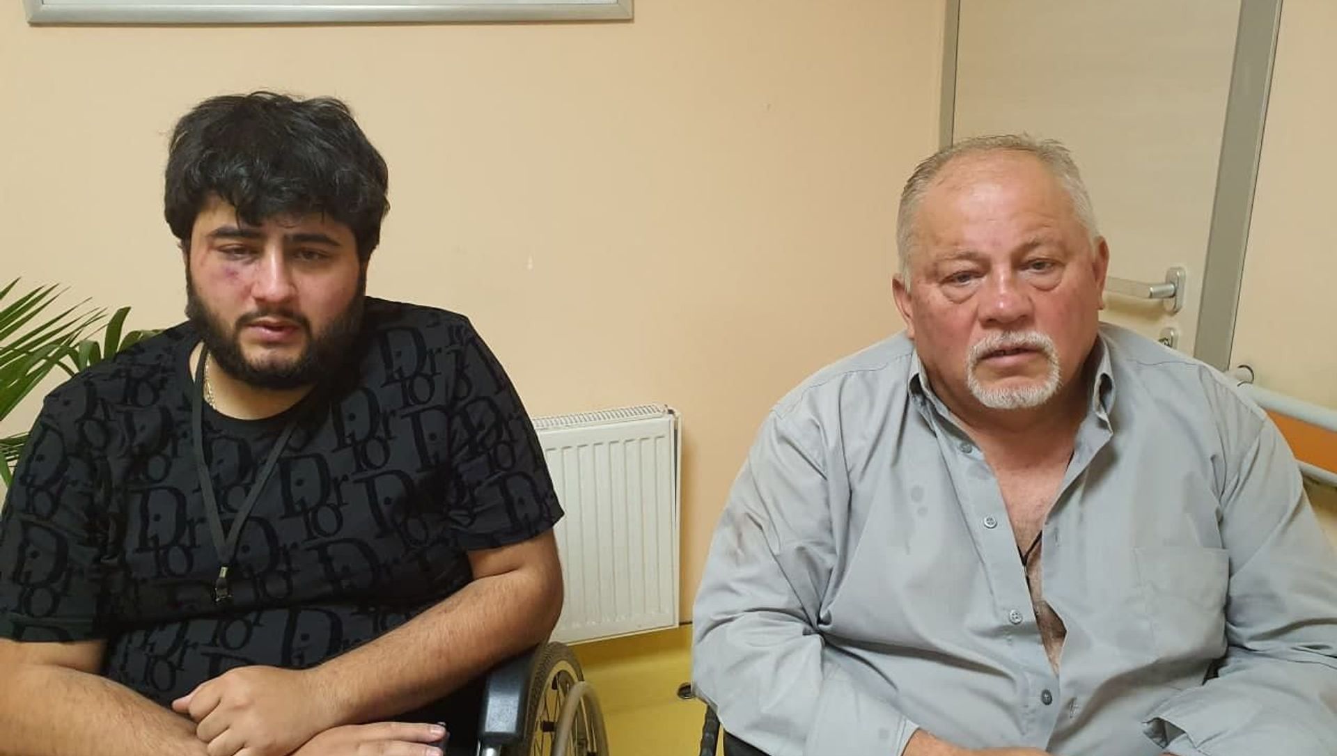 Наблюдатели от партии Верелк Эрик Епремян и Самвел Габриелян Наблюдатели от партии Верелк Эрик Епремян и Самвел Габриелян - Sputnik Армения, 1920, 20.06.2021