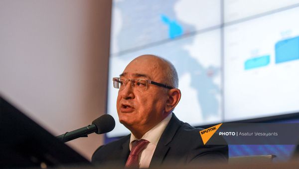 Председатель ЦИК Тигран Мукучян объявляет предварительные данные внеочередных парламентских выборов по состоянию на 20:00 во время брифинга (20 июня 2021). Еревaн - Sputnik Արմենիա